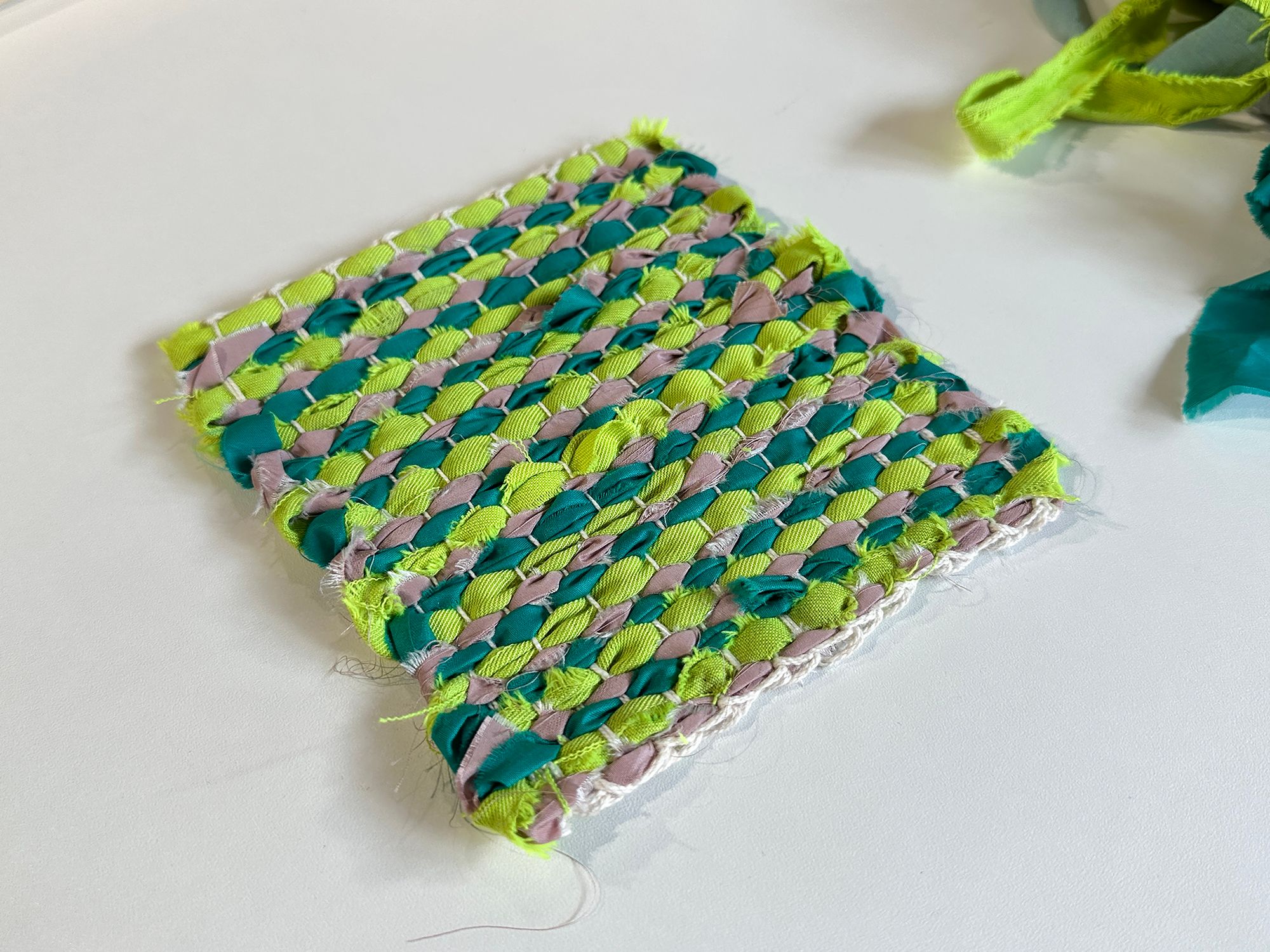 Tissage & Upcycling : technique du tissage de lirettes sur cadre